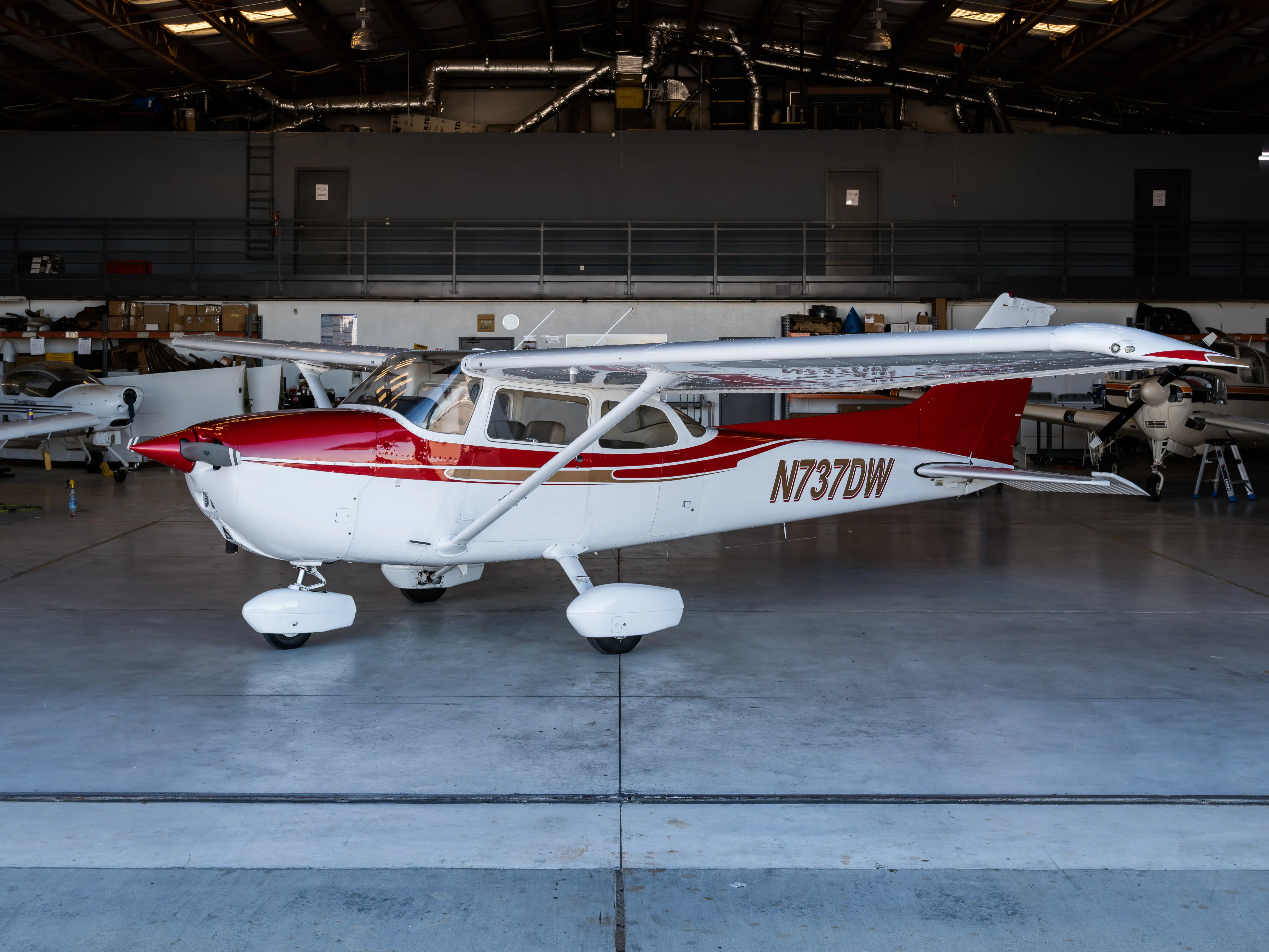 Side view of Cessna 172N N737DW at Lancaster, California
